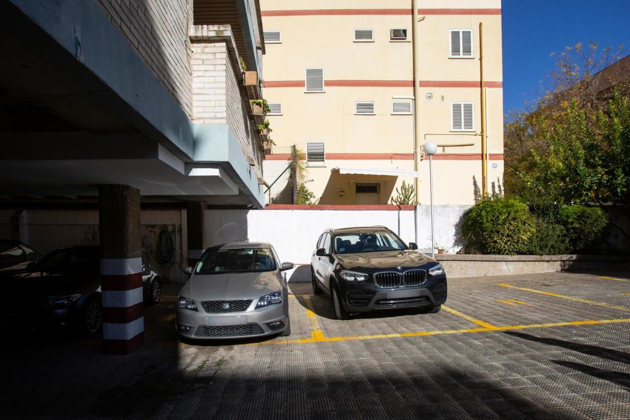 Borbolla Sevilla Urban - Parking Exterior photo